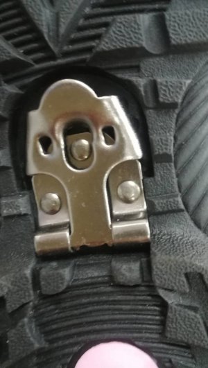 Ботинки для ребенка с ледоходами