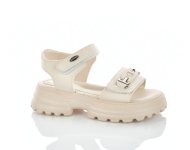 Сандалі на тракторній підошві