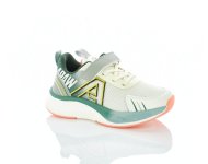 Привлекательные кроссовки для детей