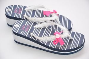 Сланцы для девочек.