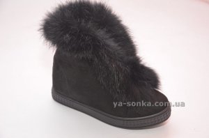 Модные сникерсы с мехом.