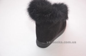 Модные сникерсы с мехом.