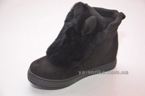 Модные сникерсы с ушками.