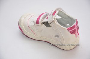 Закрытые сандалии  для девочки