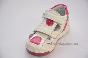 Закрытые сандалии  для девочки