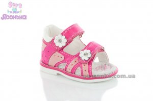 Сандалии для маленькой девочки