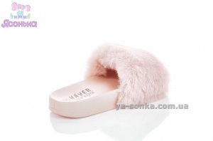 Хутрові шльопанці дівчатам.