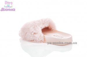 Хутрові шльопанці дівчатам.