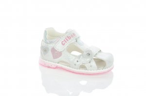 Закрытые босоножки для девочки