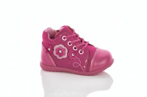 Черевики для маленької дівчинки