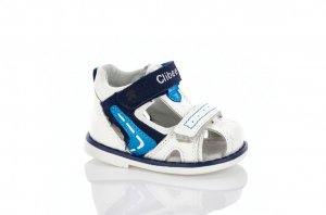 Сандалии для маленького мальчика