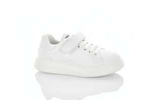 Светлые кроссовки для девочек