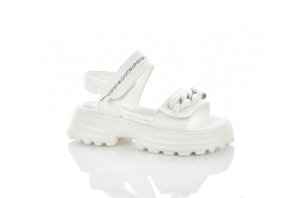 Сандалии с цепочкой девочке