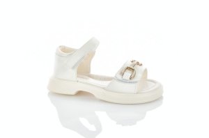 Светлые сандалии на девочек