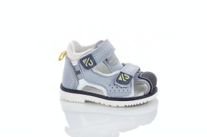 Босоніжки для маленького хлопчика