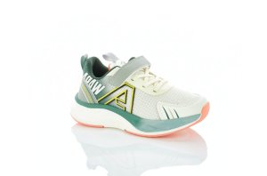 Привлекательные кроссовки для детей