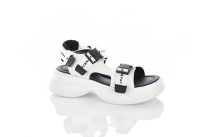 Босоножки с пряжками девочкам