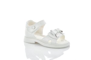 Сандалии с закрытым задником для маленьких девочек