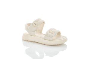 Мягкие бежевые сандалии девочкам