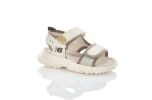 Светлые спортивные сандалии мальчикам